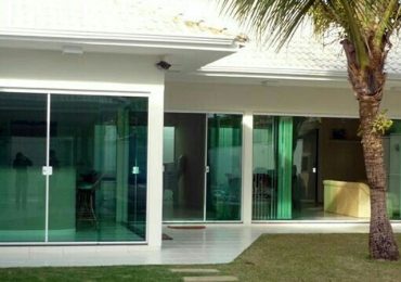 Báo giá vách kính cường lực mặt tiền trọn gói mới nhất: Tiết kiệm đến 20%
