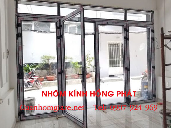 sua-cua-nhom-kinh-quan-tan-phu